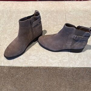 Stylish Tan Ankle Boots
